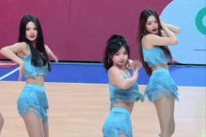 哇塞！许诺晒性感美照：这双黑丝大长腿得有一米八吧?